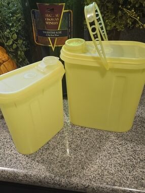 Vintange Small And Large Tupperware Beverage Buddy